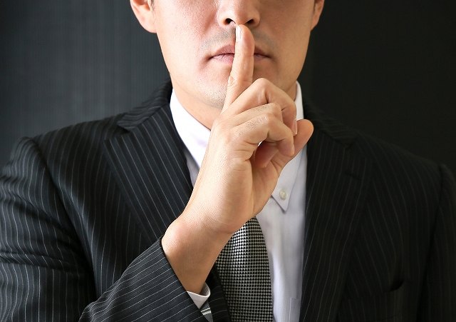 働きながら転職活動する方法。転職エージェントに登録するとバレる？
