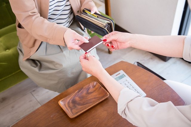 美容師から転職するならどの業種がいい？