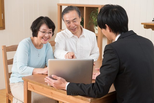 保険営業の平均年収ってどのくらい？給与体系の仕組みは？
